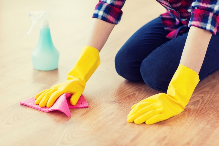 6 Ways on How to Clean Sticky Wood Floors