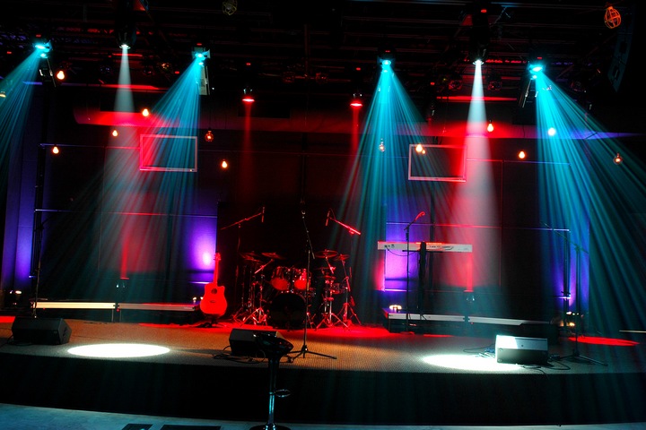 The Four Major Benefits of Renting Sound and Stage Equipment